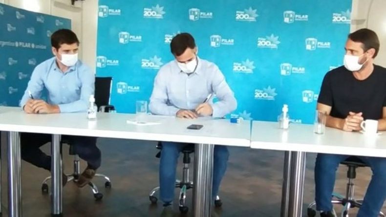La paritaria 2021 se firmó esta mañana en el Palacio Municipal, en acuerdo con los sindicatos locales. .