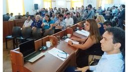 ASAMBLEA. Neuspiller, de activo rol en la sesión. Atrás, los Mayores Contribuyentes..
