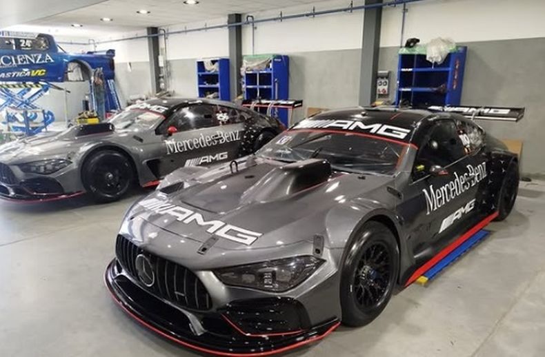 El mercedes benz de Diego Azar.