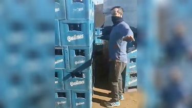 Esto hace una distribuidora en Del Viso, tapa la vereda y te dicen que cruces por la calle. Y te preguntan si sos de la Municipalidad. Es la segunda vez que me pasa. Jorge Espeche. .