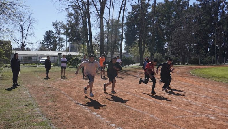 A CORRER. El Atletismo PCD va por el sueño de medallas en La Feliz.