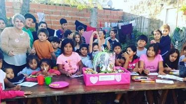 LLEGARON LOS HUEVOS. Merendero Esperanza de Luz..