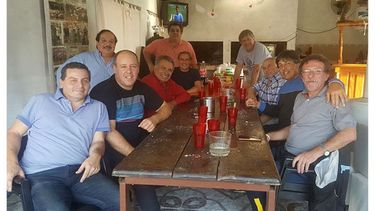 Asado Real. El cuerpo técnico y la comisión de Real Pilar se reunió tras el entrenamiento del sábado a analizar el futuro del nuevo equipo de la Primera D, al calor de las brasas. Con un asado en la casa del Campe Michelini pusieron fecha para el primer amistoso. El miércoles se medirá con Polonia FC (Liga de Luján) en el country Mapuche..
