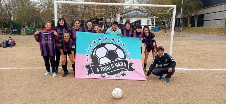 EQUIPO. A Todo o Nada Violeta se ilusiona con llegar a la cima.