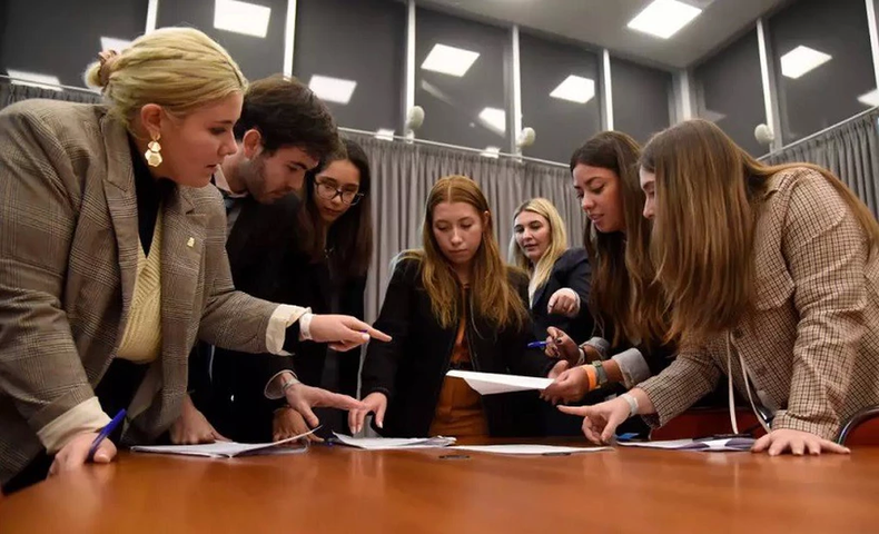 CAMBIO DE ROLES. Los estudiantes asumieron el trabajo de los diputados.&nbsp;
