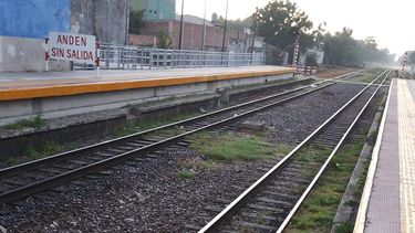 Llegó la limpieza en la estación olvidada de Manuel Alberti. Gracias Ferrovías, ahora espero que la gente la mantenga lo más limpia posible y quizás algún día la terminen. Encina Hugo.