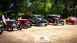 Los autos clásicos revivirán sus épocas de gloria en la Plaza 12 de Octubre.