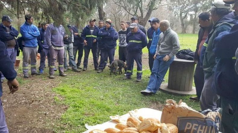 AL PAN, PAN. Ducoté busca disipar el malestar de los empleados..