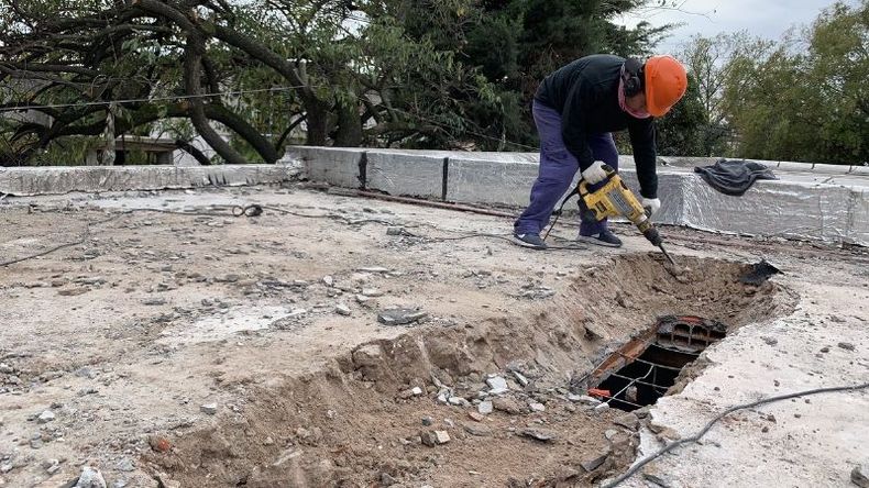 DEMOLICIÓN. El techo de un aula de la Secundaria 11 deberá ser reconstruido..