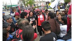 CORTE. Los manifestantes se reunieron con funcionarios..