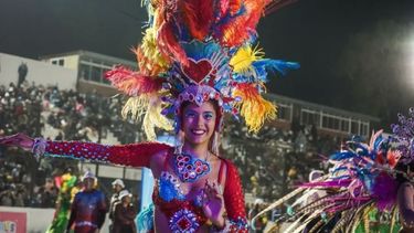carnaval: el nuevo escenario contribuye al lucimiento de las murgas locales