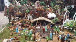 El pesebre comenzó a armarse en la puerta de la casa de la familia Fornas en el año 1971..