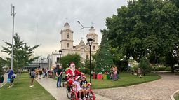 Claudia permanecerá hasta el 24 a la tarde en la Plaza 12 de Octubre. Claudia permanecerá hasta el 24 a la tarde en la Plaza 12 de Octubre.