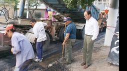 El secretario de Obras Públicas (der) será interrogado en el Concejo Deliberante..