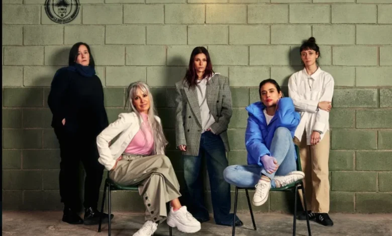 EN EL BARRO. Valentina Zenere (centro) es una de las protagonistas de la serie de Netflix.&nbsp;