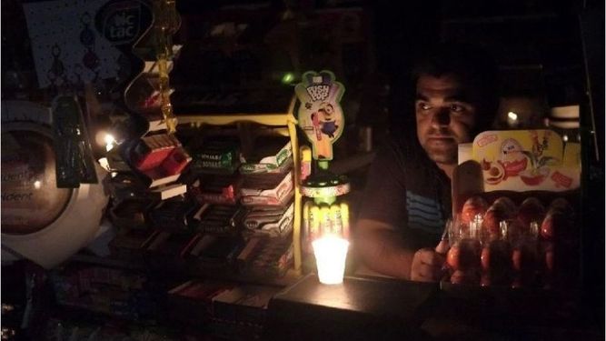 EN VELA. El corte afectó a la zona comercial..