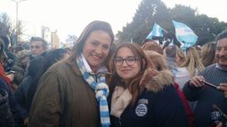 Bortulé (derecha), junto a Campagnoli, durante una protesta frente a los tribunales de Comodoro Py..
