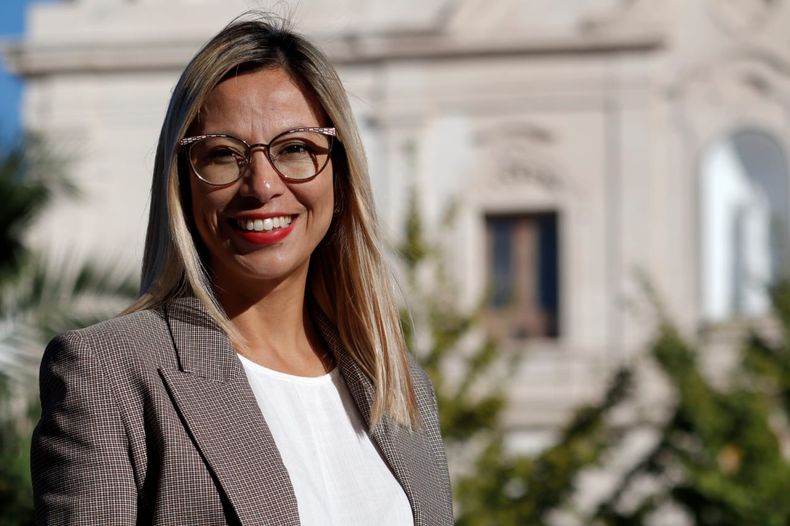 La precandidata a intendente por el bullrichismo, Adriana Cáceres, promete aumentar el número de castraciones para controlar la natalidad animal.&nbsp;