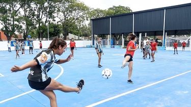 Fútbol será una de las opciones en el Club Municipal de Del Viso. Fútbol será una de las opciones en el Club Municipal de Del Viso.