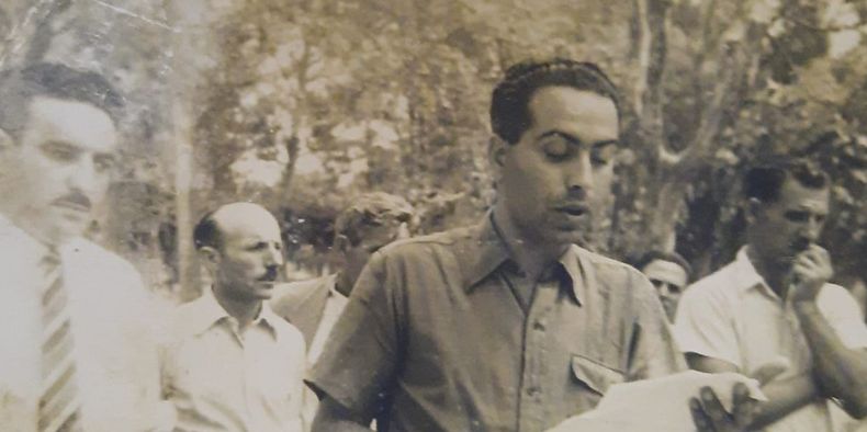Floriano Benito López leyendo un discurso.