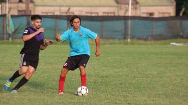 El Rojo, último campeón, juega el domingo contra El Renuevo..