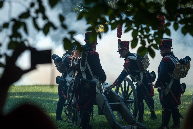 Pompones en soldados de época napoleónica. (Unsplash)..png