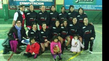Las Diablitas de Pilar vencieron a Stella D’Italia 53-46..