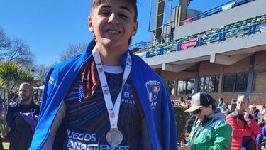 PLATEADO. Tomas Cerulli finalizó segundo en lanzamiento de bala Sub 14.