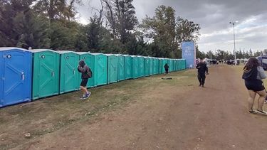 Estuve en las Fiestas Patronales y la verdad que re bien organizado, la pasamos re bien, en familia. Pero me parece importante destacar el estado de los baños químicos. Todos los que fuimos alguna vez a un evento sabemos que esto nunca pasa, todo lo contrario, siempre se ensucian ni bien empieza todo y es imposible entrar. Que los baños estén limpios y con personal limpiando cada 5 minutos habla muy bien de cómo se organizó y de que pensaron en la gente. Mirian..