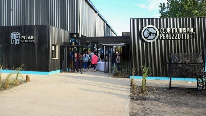 Entrada al nuevo club municipal. .