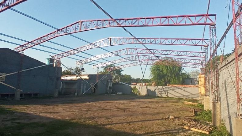 La vista de la estructura del gimnasio de Juventud Unida..