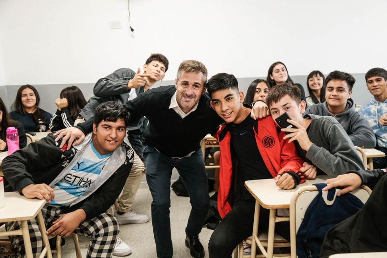CON LOS PIBES. Achával habló largo rato con los alumnos de Secundaria.