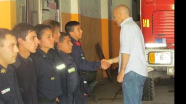 REUNIONES. Ducoté fue recibido por los Bomberos de Maquinista Savio..