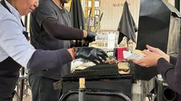 Tinto y Soda celebró su tercer aniversario en La Aldea con choripanes sin cargo.&nbsp;