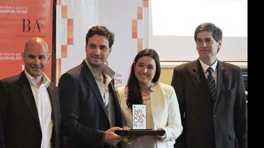 SATISFACCIÓN. Daniela Ponsone recibió el premio en La Plata..