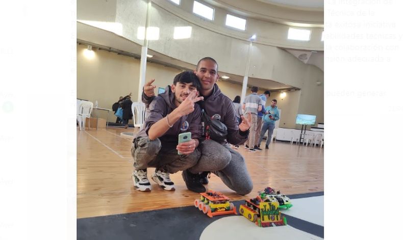 Los alumnos que representaron a la Técnica 2 en Mar del Plata.