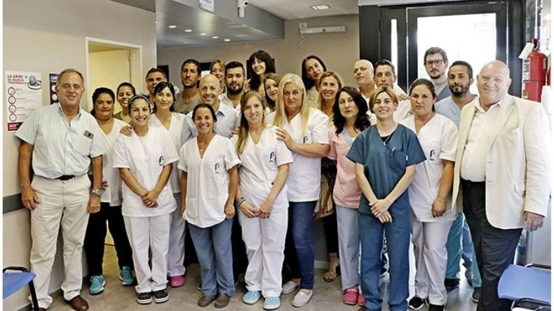 EQUIPO. Ducoté con los trabajadores del área de zoonosis..