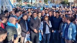 “PATONETA”. Burrich arrancó la campaña para recorrer el país en motorhome.