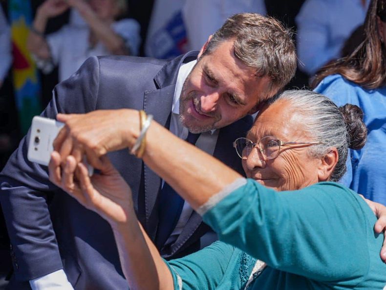 SALUDOS. Achával encabezó uno de los desfiles más extensos por las patronales. &nbsp;