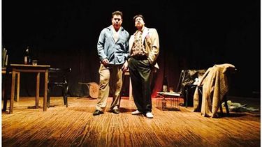 WILLY Y RULO. Dos amigos que esperan por una noche inolvidable..