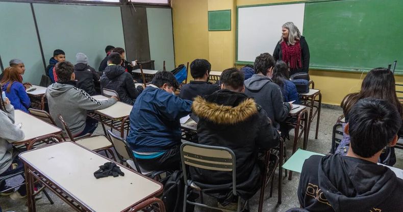 En el marco de las negociaciones por un ajuste salarial, la Provincia informó a representantes gremiales la nueva fecha de pago del aguinaldo.