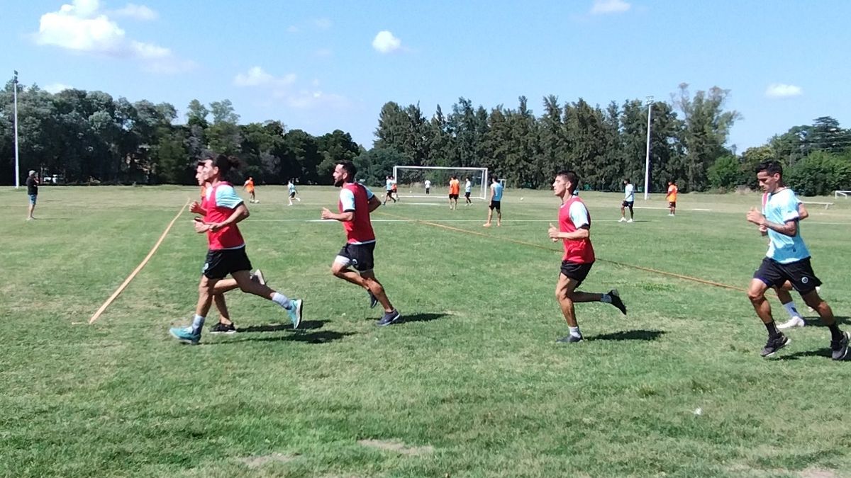 Entrenamiento físico de fútbol. Rutina ejercicios pretemporada