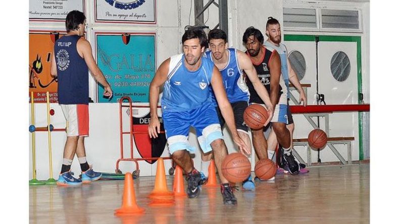 (FREDY CABALLERO). FILA. Medina, Baquero y Suárez, en el primer entrenamiento..