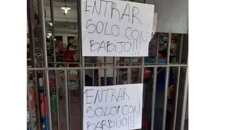 CARTEL. En Villa Rosa, comercios exigen barbijo para ingresar..