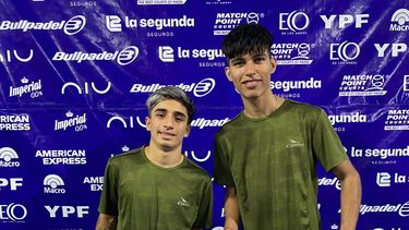 Benjamín Romero (Manuel Alberti) y Matías Díaz (Tortuguitas) celebrando en Misiones.
