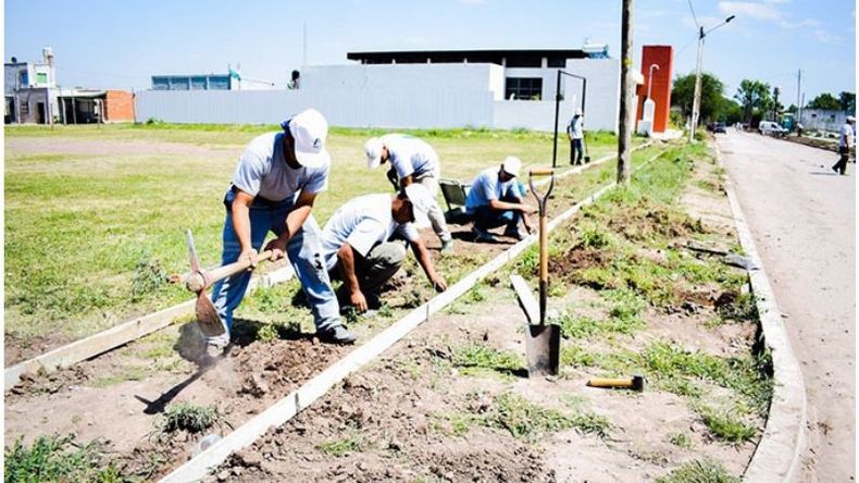 URBANIZACIÓN. Veredas en el barrio La Escondida, de Derqui..
