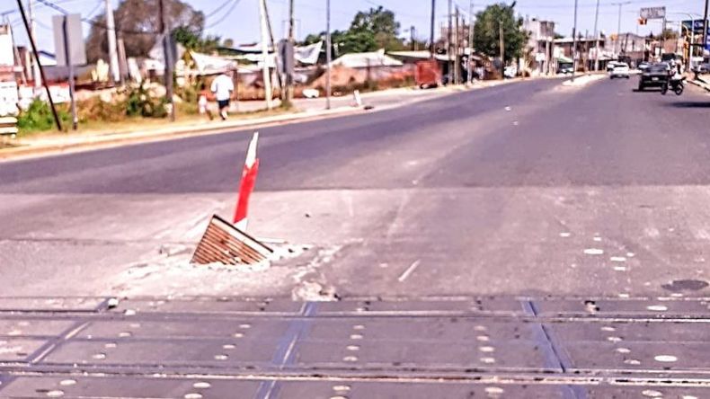 Las roturas en las alcantarillas preocupan a los conductores que circulan por la Ruta 25..