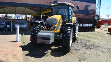 Valtra será el tractor oficial de la muestra Expoagro 2024.