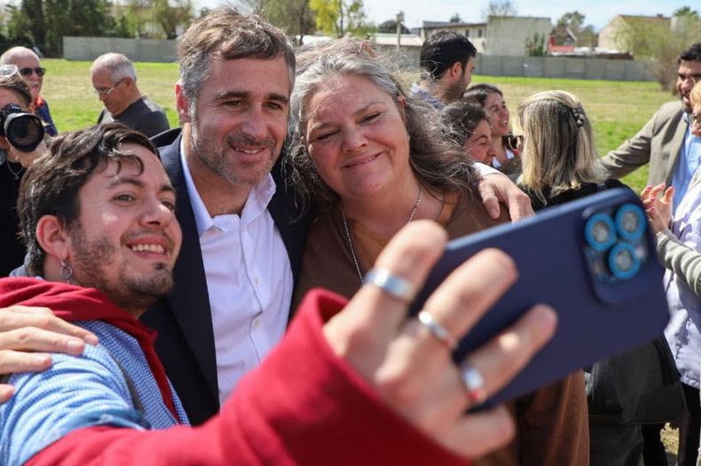 ANUNCIO. El acto se realizó en el predio donde se levantará la Secundaria Nº 28 de Villa Morra.