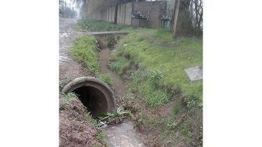AGUA. Desde el Municipio aseguran que el caño en Agustoni funciona bien..